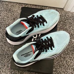 Great condition Women’s Saucony Endorphin Shift 2 size 8